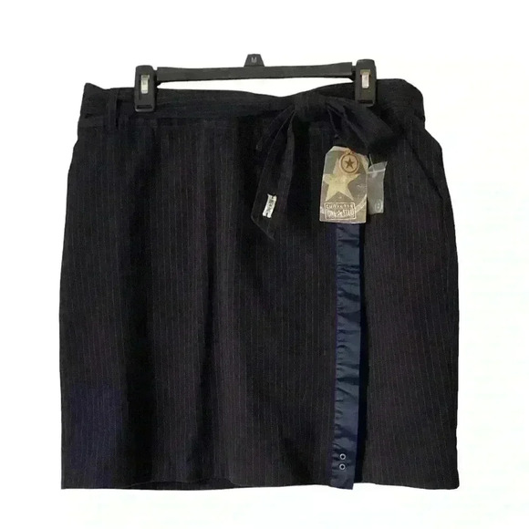 Converse One Star NWT Dark Navy Pinstripe Wrap Skirt. Size 14. - Picture 1 of 10